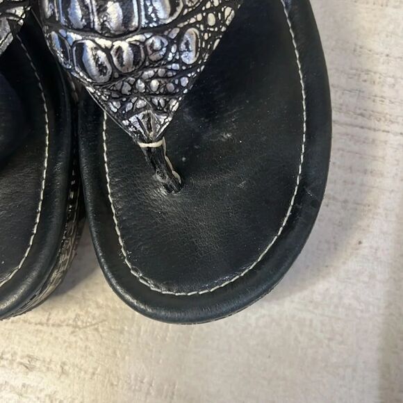 Donald J Pliner Sandals Shaheen Wedge Heels Slip on Thong Silver Size 8 - Picture 15 of 16